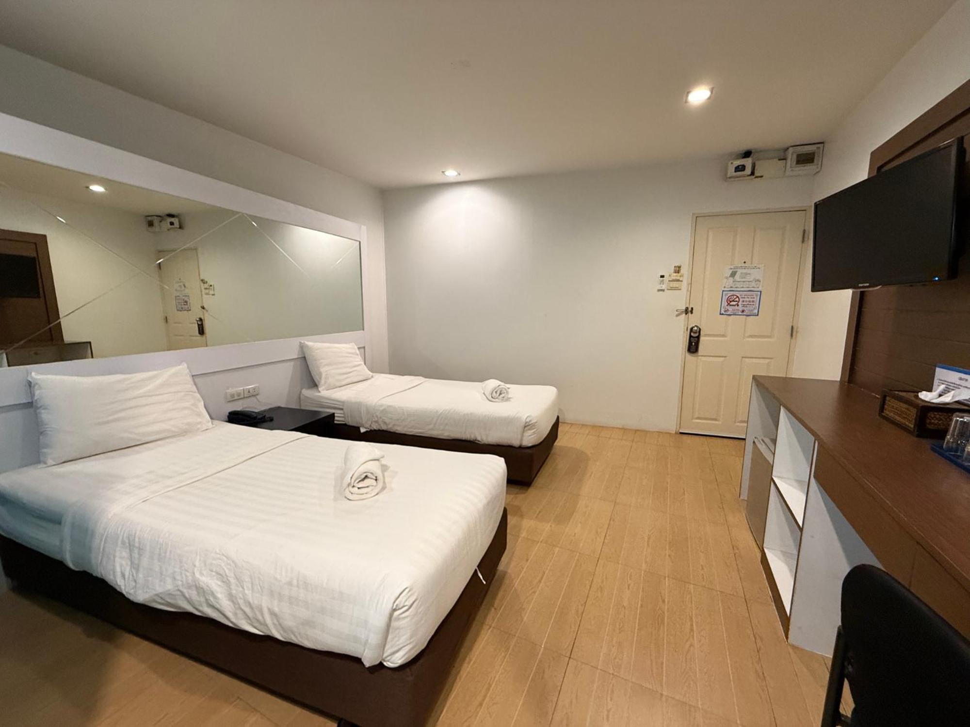 Bed By Cruise Hotel At Samakkhi-Tivanont Nonthaburi Esterno foto