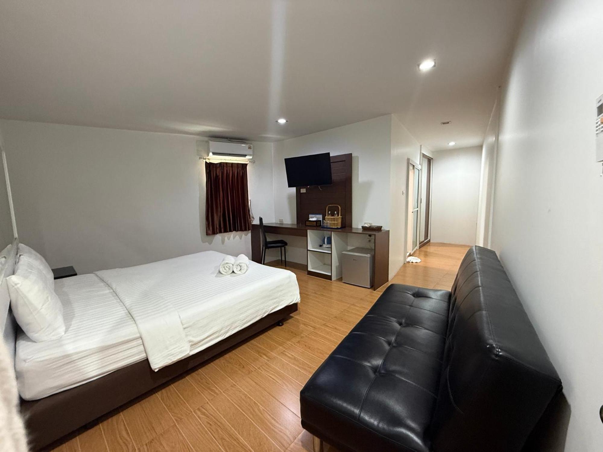 Bed By Cruise Hotel At Samakkhi-Tivanont Nonthaburi Esterno foto