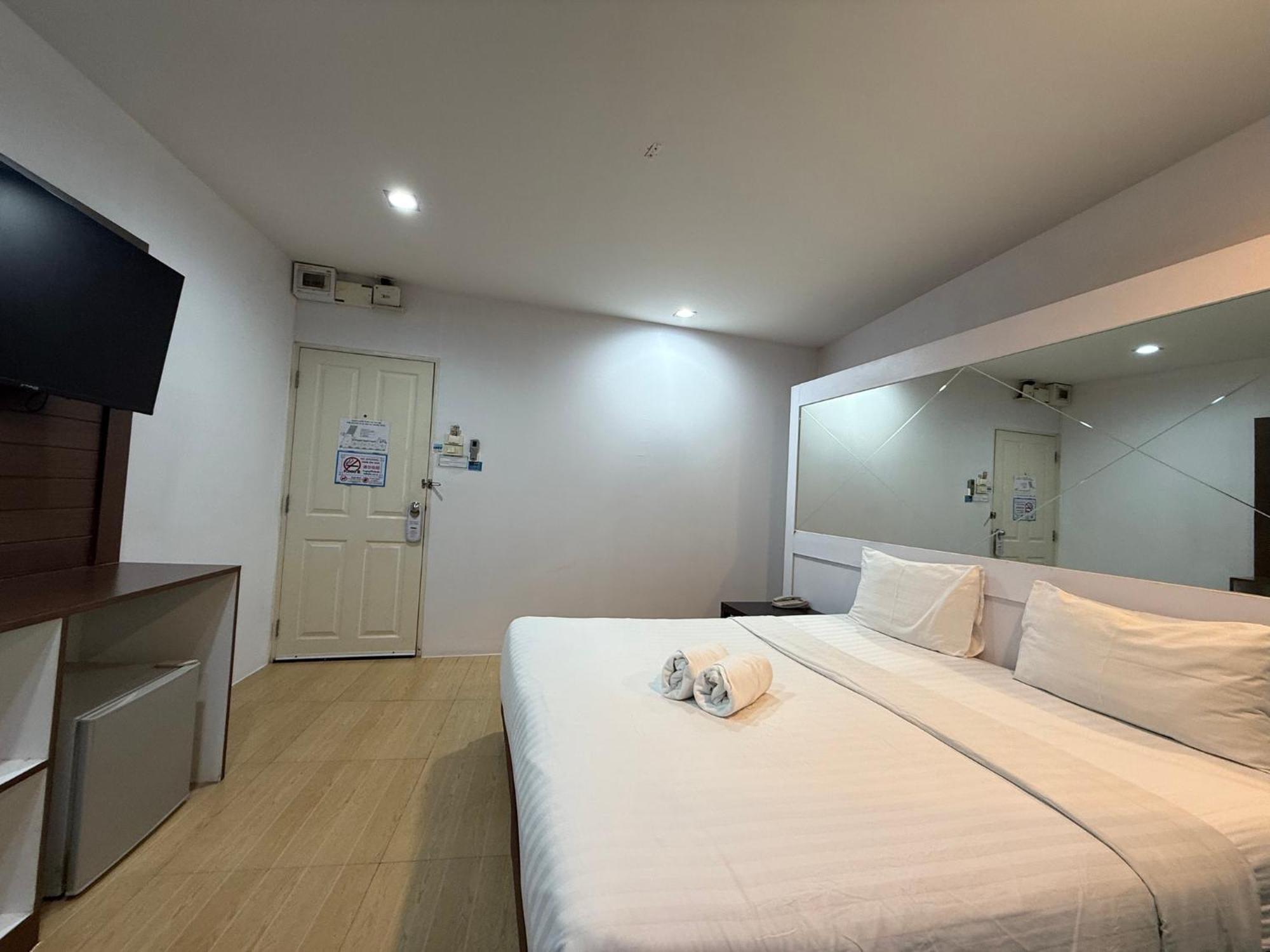 Bed By Cruise Hotel At Samakkhi-Tivanont Nonthaburi Esterno foto