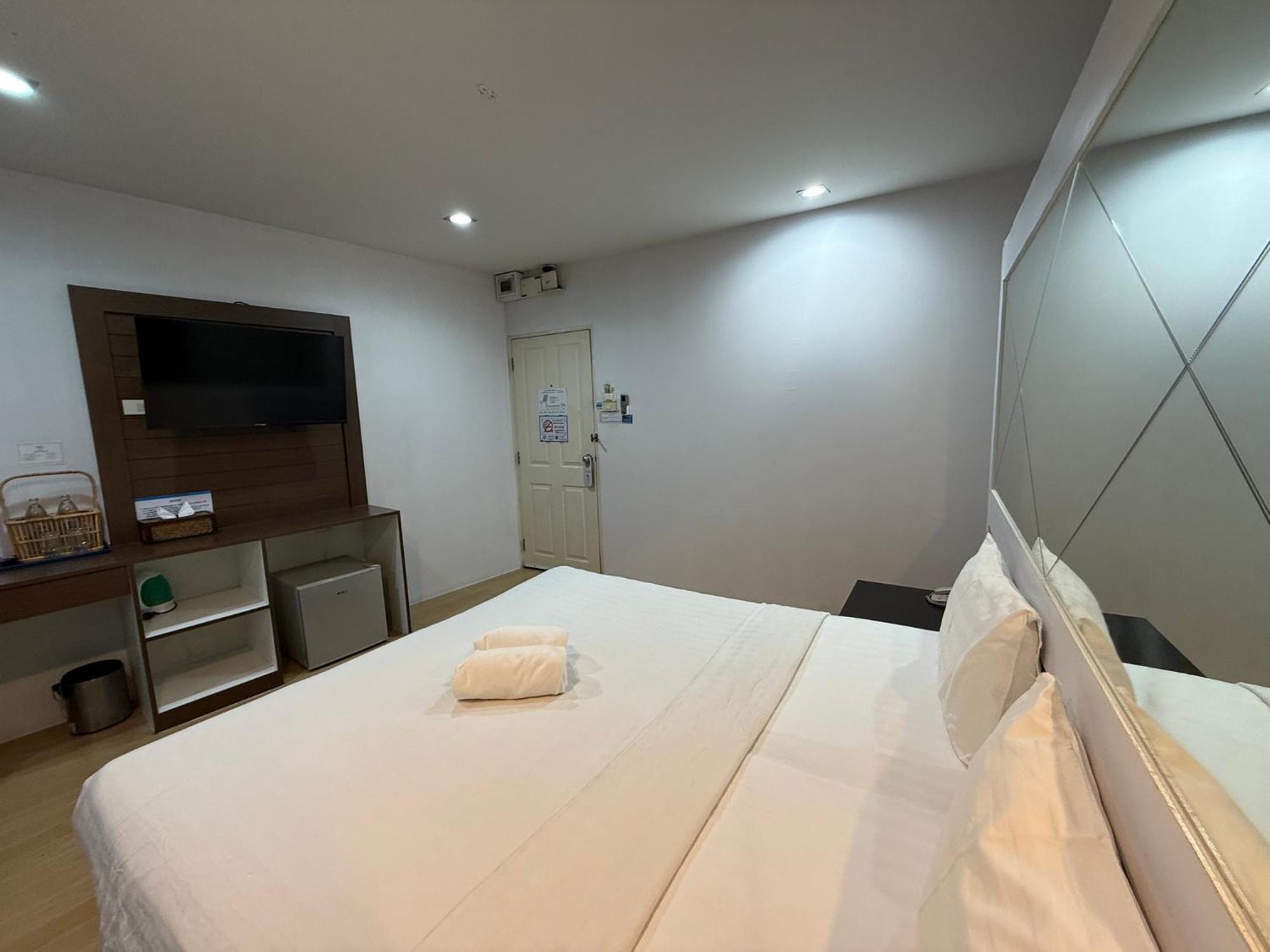 Bed By Cruise Hotel At Samakkhi-Tivanont Nonthaburi Esterno foto